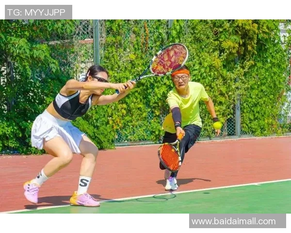 十五运会网球赛场呈现“甲由”?官方回应:是趋光夜行性飞蛾 十五运会网球赛场呈现“甲由”?官方回应:是趋光夜行性飞蛾